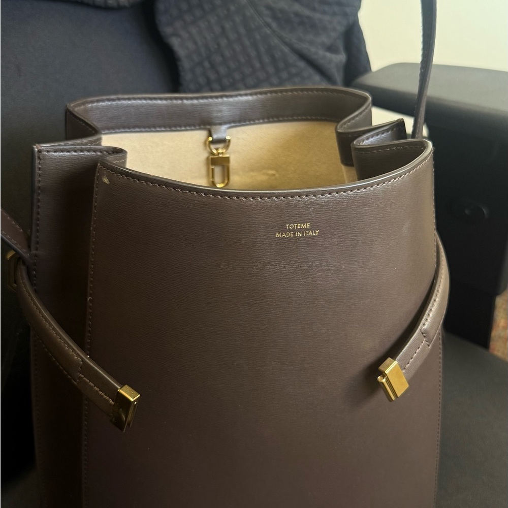 Toteme Leather Belted Bucket Bag - Picture 5 of 12